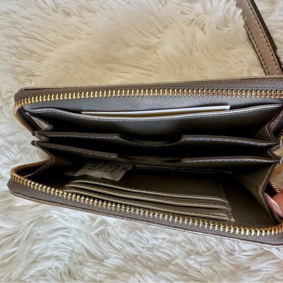 Michael Kors Women's Metallic Silver Multi Function Phone Case- Wristlet NWT - Picture 2 of 11
